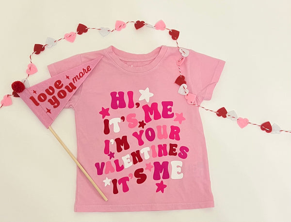 'Hi it's me I'm your valentine's it's me' Short Sleeve Tee